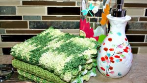 Crocheted seed stitch dishcloth with shell border in green ombré cotton