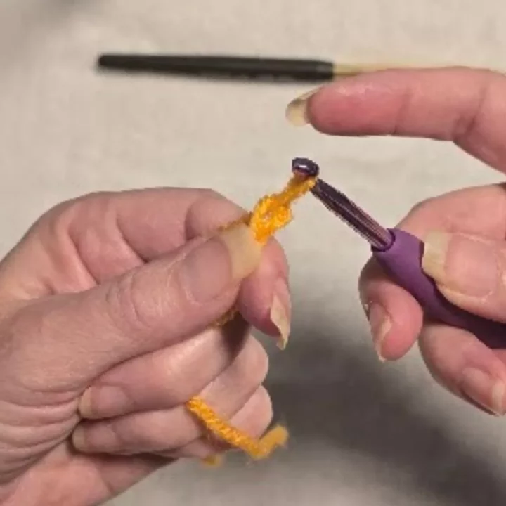 How to make a Chain Stitch