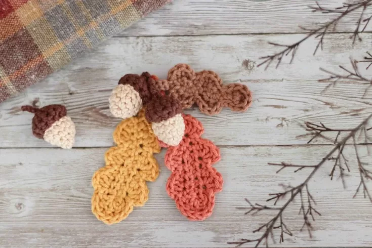 Image for Autumn crochet pattern: acorns & oak leaves