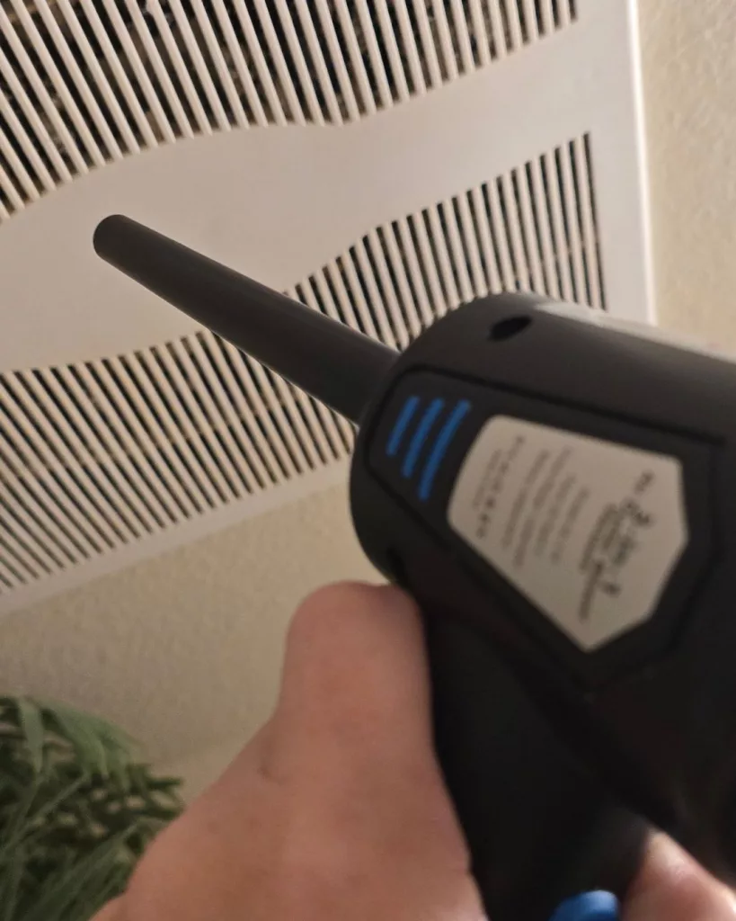 Using a lightweight 3 in 1 computer vacuum for low energy cleaning tips to dust window tracks and small spaces.