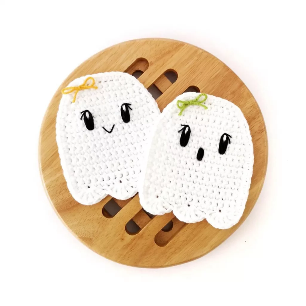 Friendly shaped crochet ghost coaster with a contrasting border and simple stitched face.